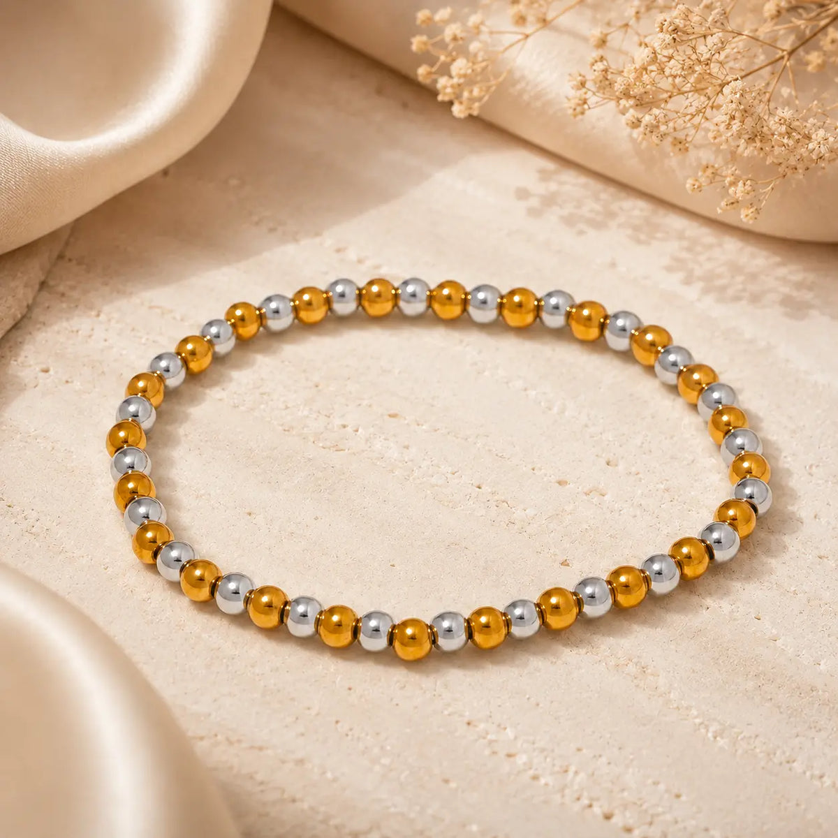 Bracelet extensible doré perlé en PVD Norelle™ pour femme